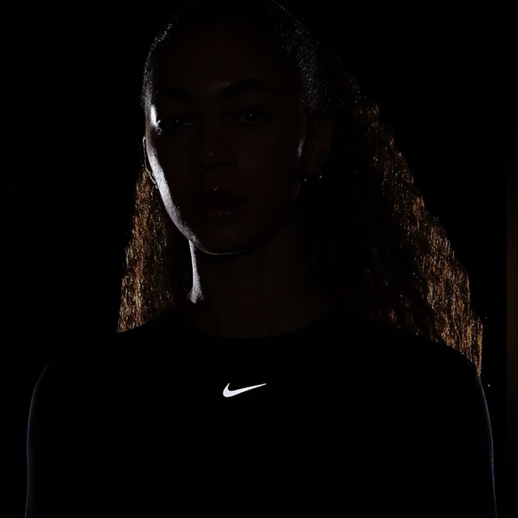 Nike Dri-Fit Swift Element UV Top - Picture 3 of 7